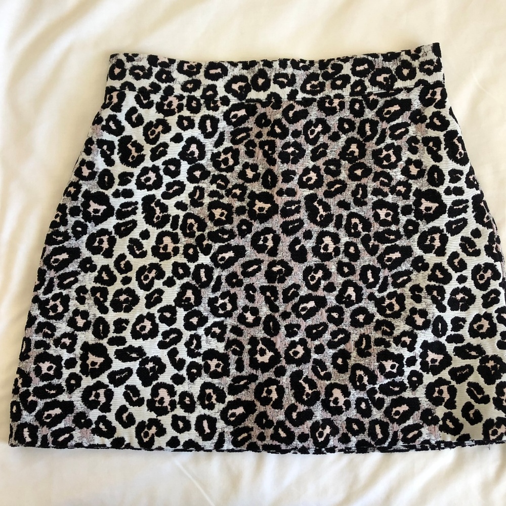 TOPSHOP Leopard Print Skirt  Size 8